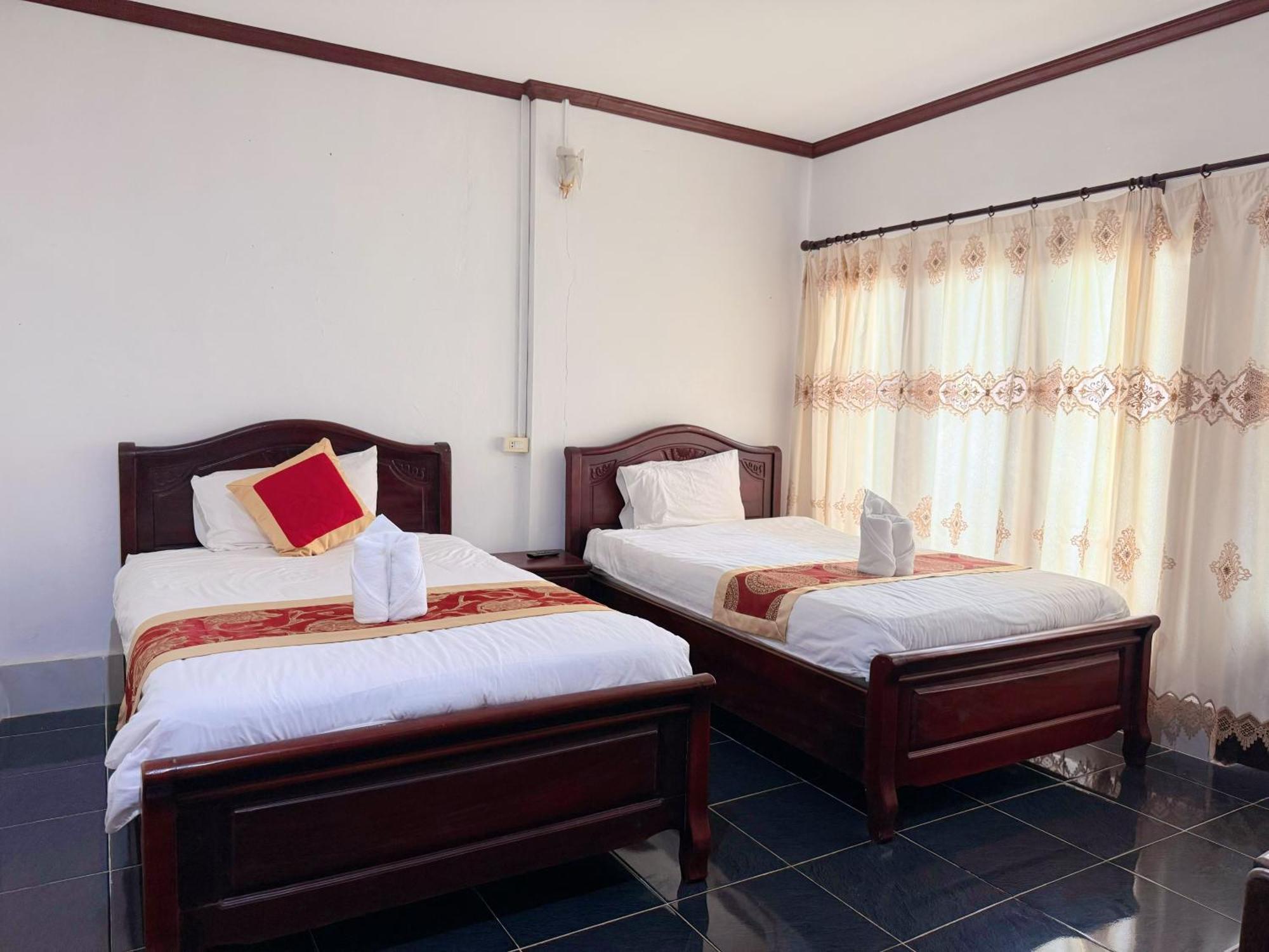 Vangvieng Sisavang Mountain View Hotel Vang Vieng Exterior foto